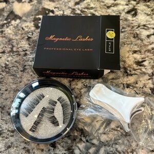 LUMY - New In Box - magnetic lashes with applicator.  Style is glamour.